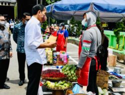 Presiden Jokowi Berikan Bantuan untuk Pedagang di Pasar Sederhana